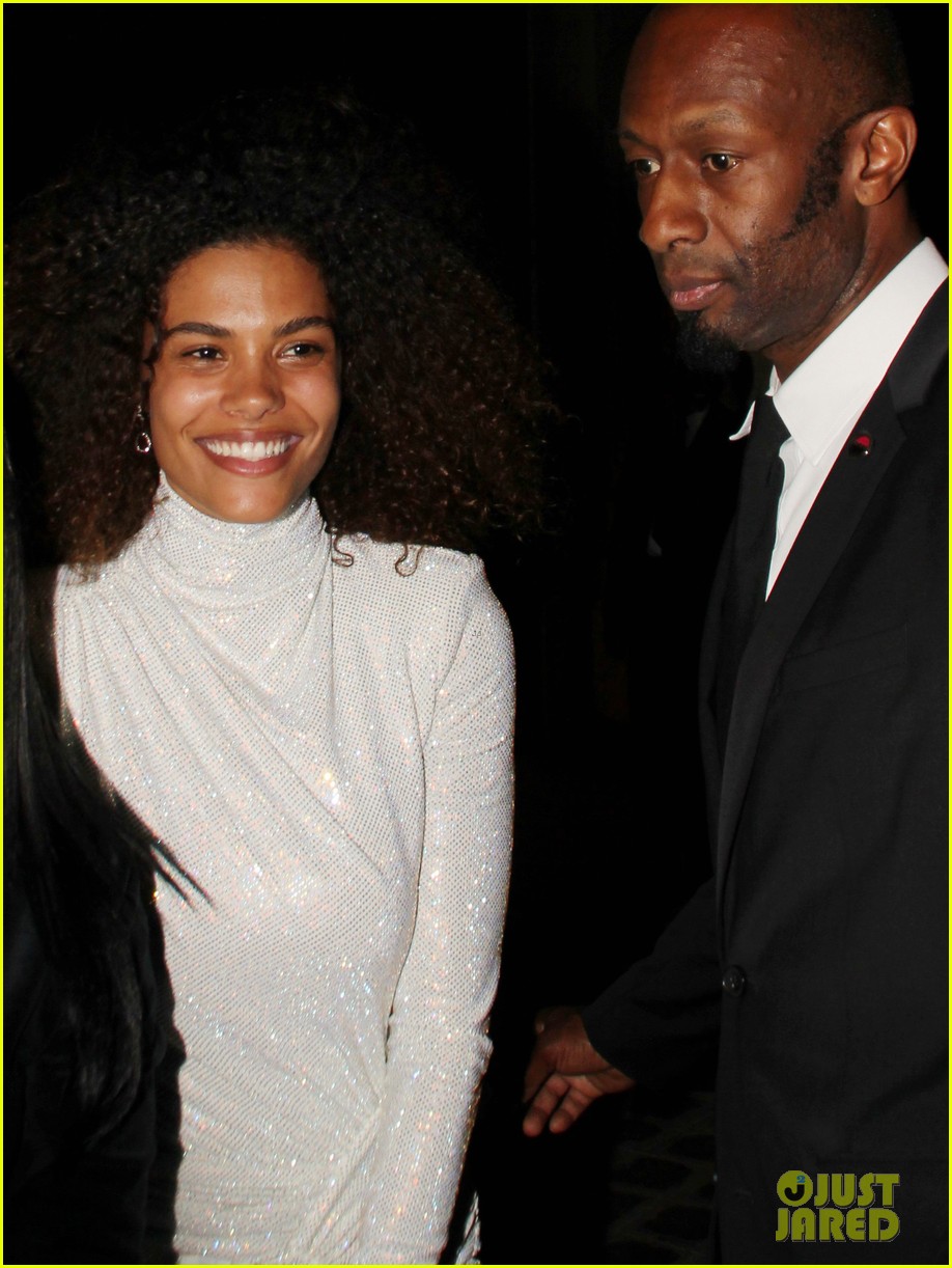 Emily Ratajkowski, Mandy Moore, & Alessandra Ambrosio Attend Vogue