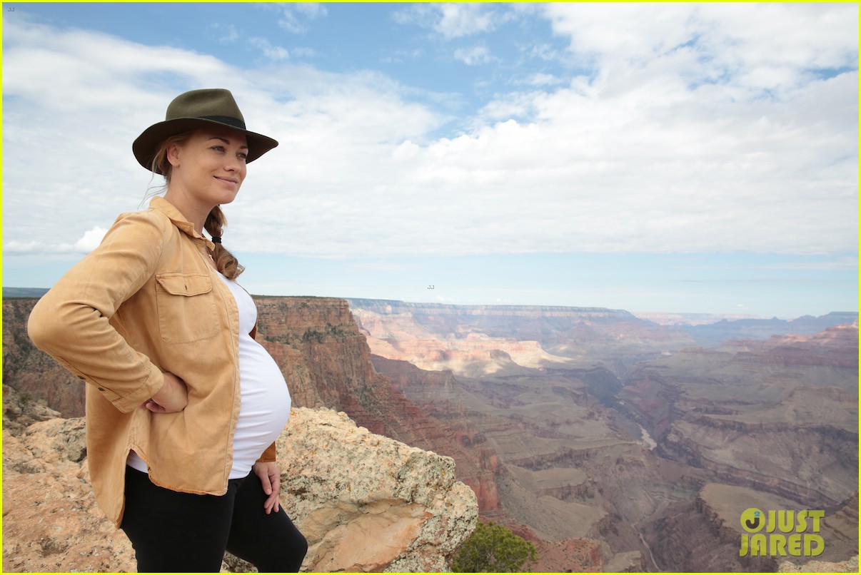 Yvonne Strahovski Shows Off Her Baby Bump While Visiting the Grand Canyon: Photo ...1206 x 806