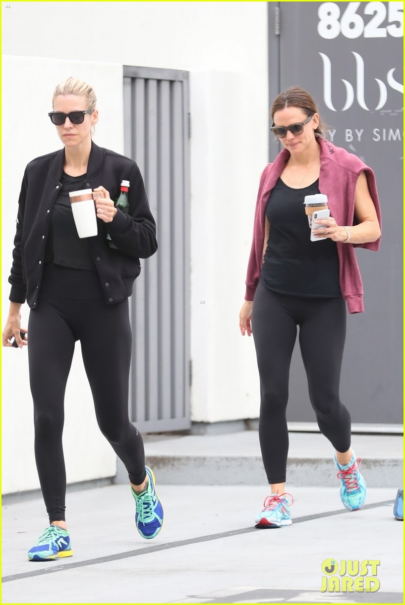 Jennifer Garner Gets in a Morning Workout with Her Manager: Photo