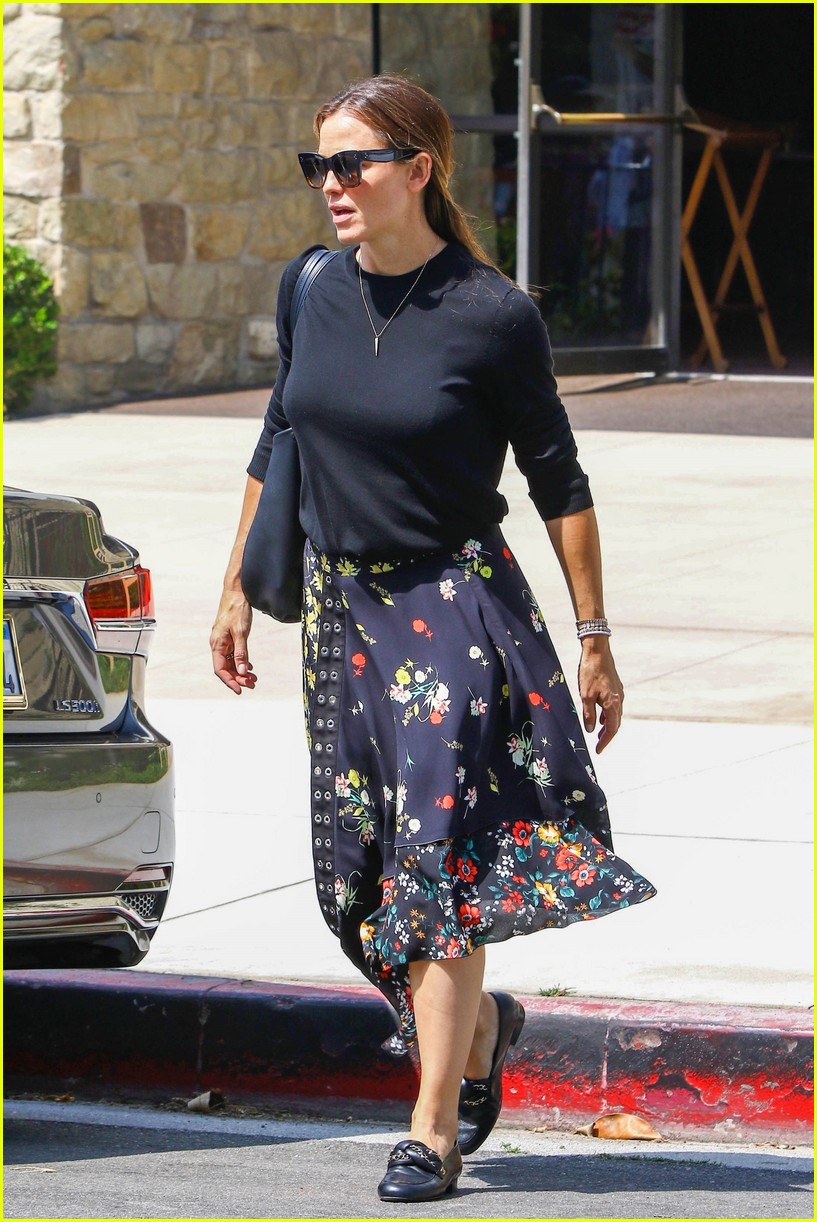 Jennifer Garner Spends Her Sunday at Church in LA: Photo 4134573