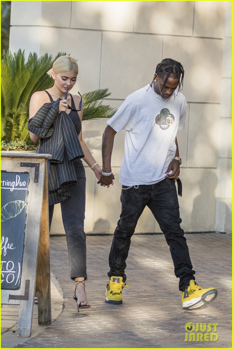 travis scott skateboarding