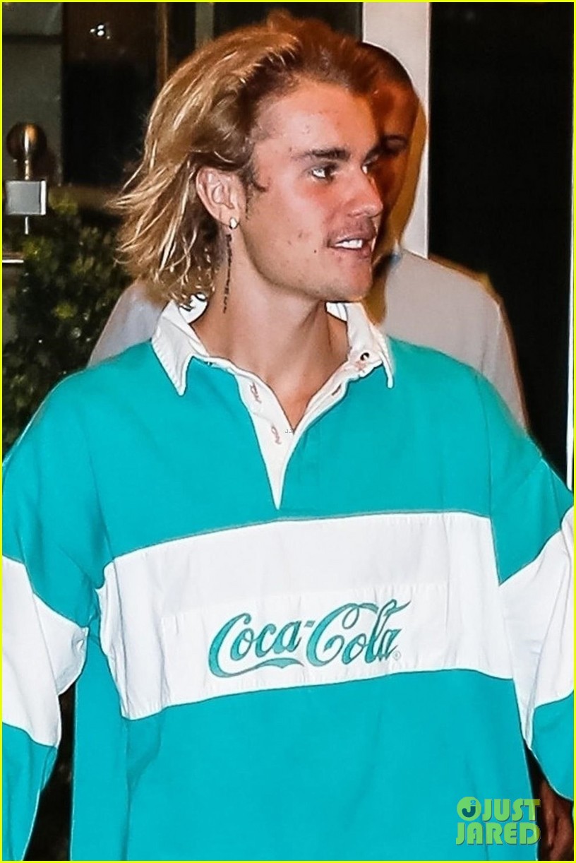 Justin Bieber Is All Smiles Leaving His Hotel In Nyc Photo
