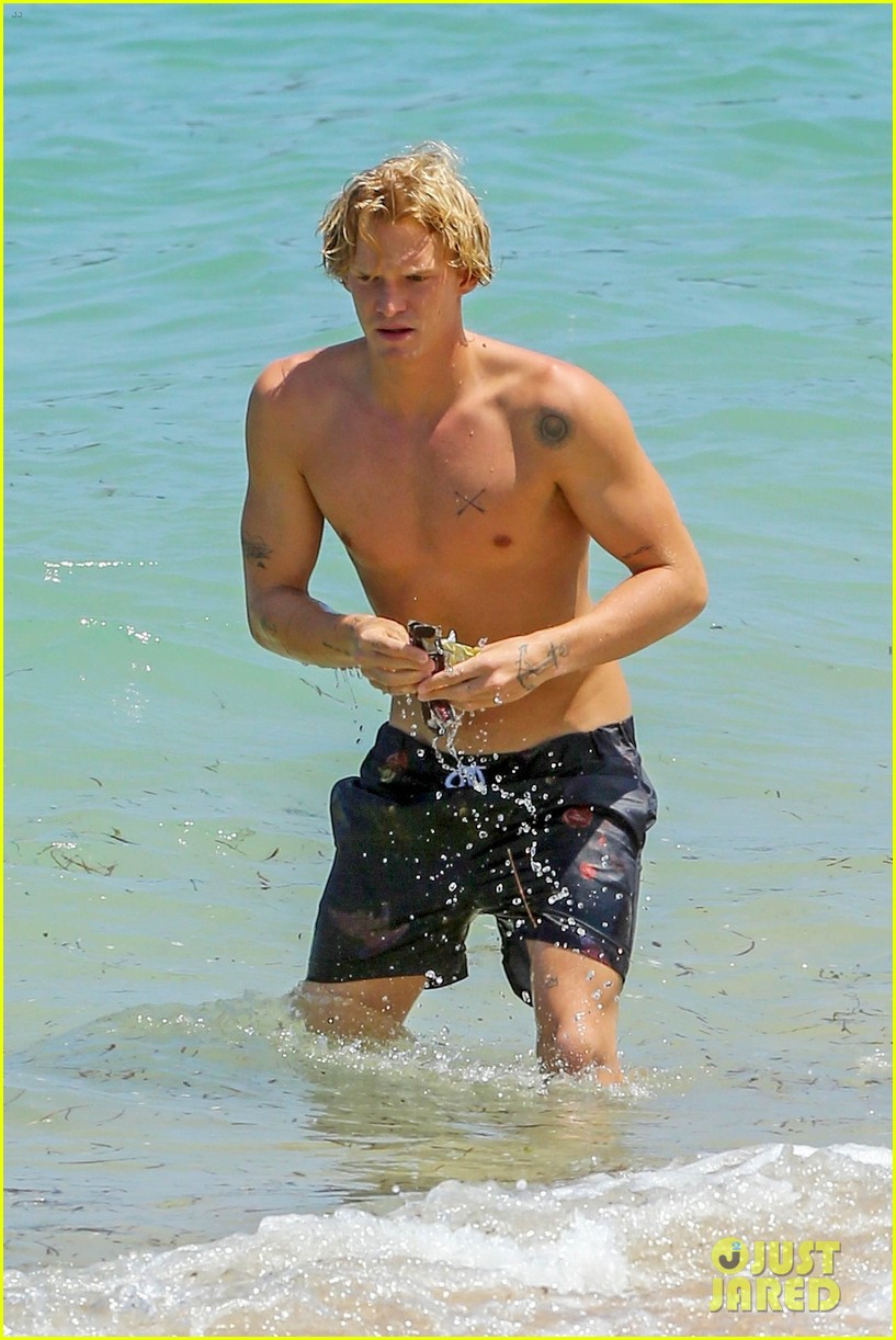 Cody Simpson & Girlfriend Clair Wuestenberg Have Romantic Beach Day in