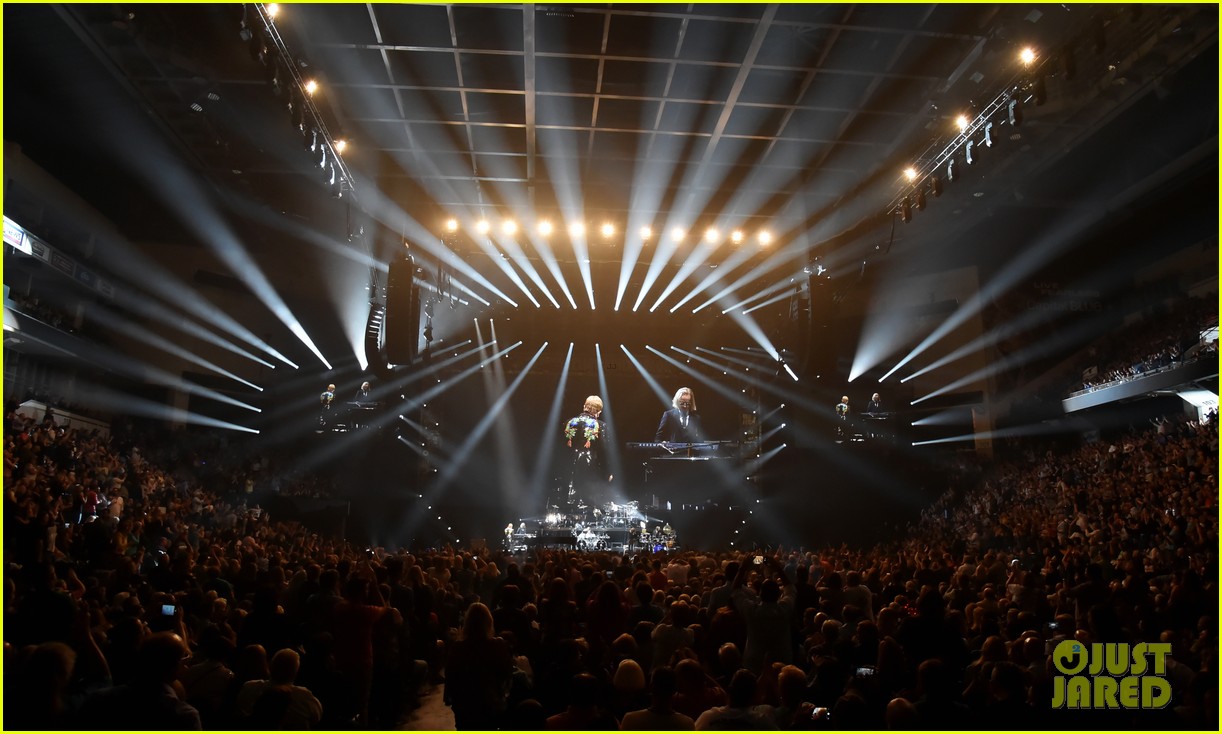 Elton John Kicks Off Farewell Tour Set List Revealed! Photo 4142677