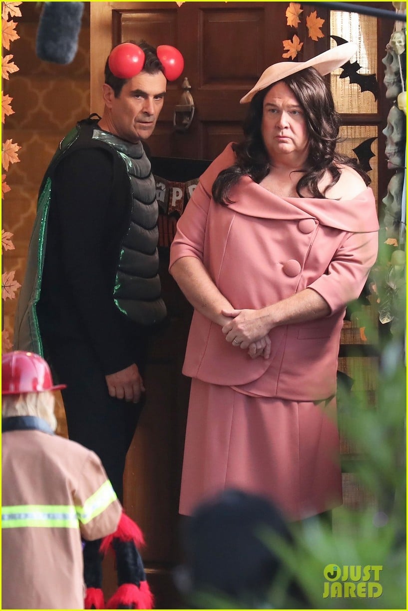 'Modern Family' Cast Films Halloween Special in LA! Photo 4150348