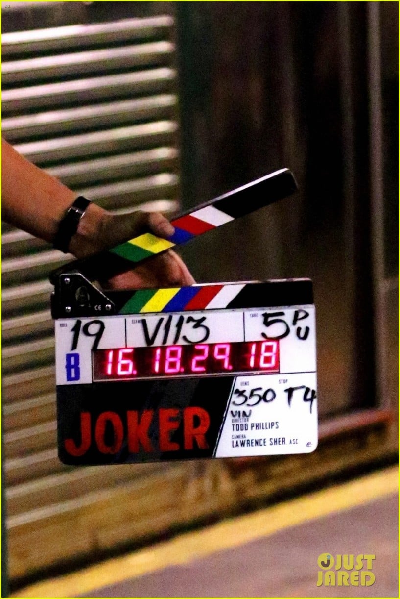 joaquin phoenix transforms into the joker filming riot scene 014151749