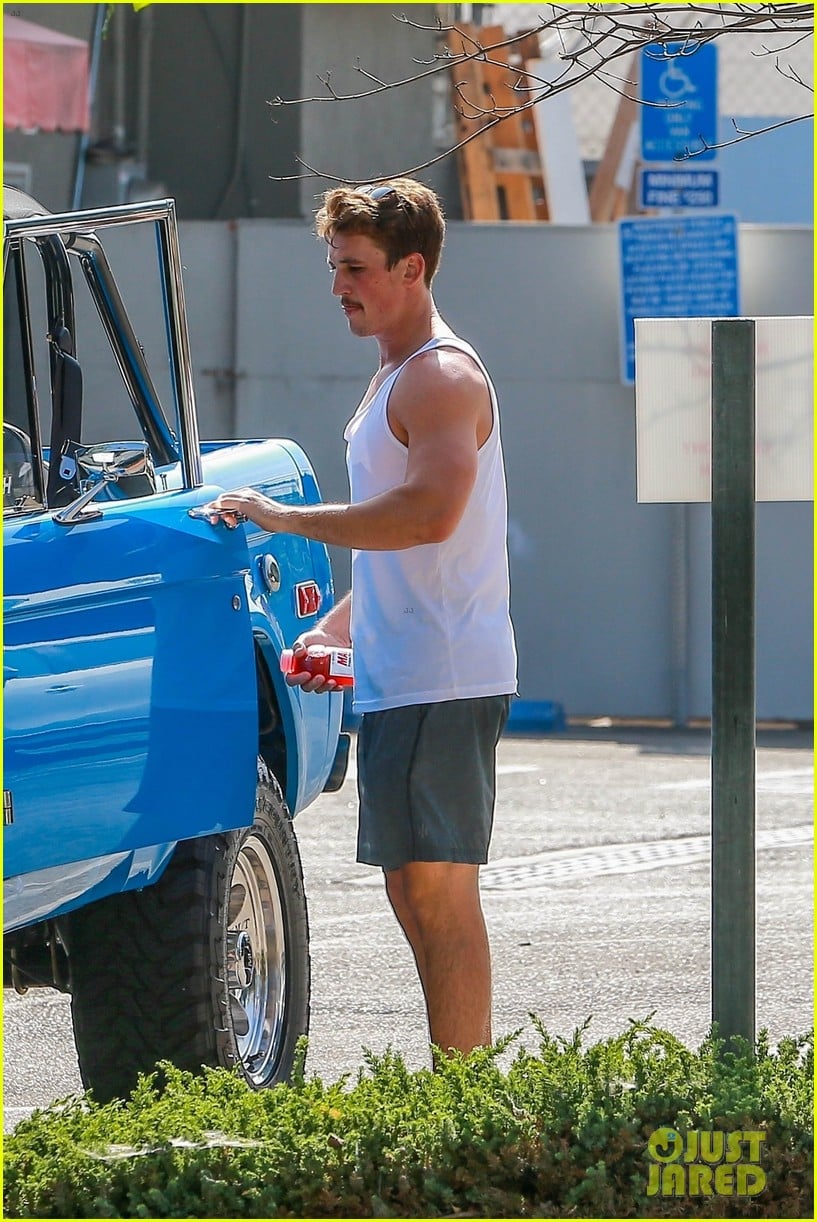 Miles Teller Shows Off His Buff Muscles for �Top Gun� Role