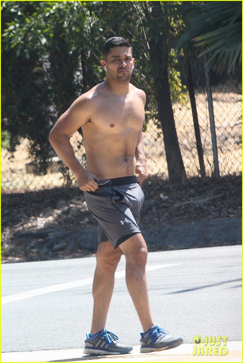 Wilmer Valderrama Bares Muscular Body on a Shirtless Run! Photo