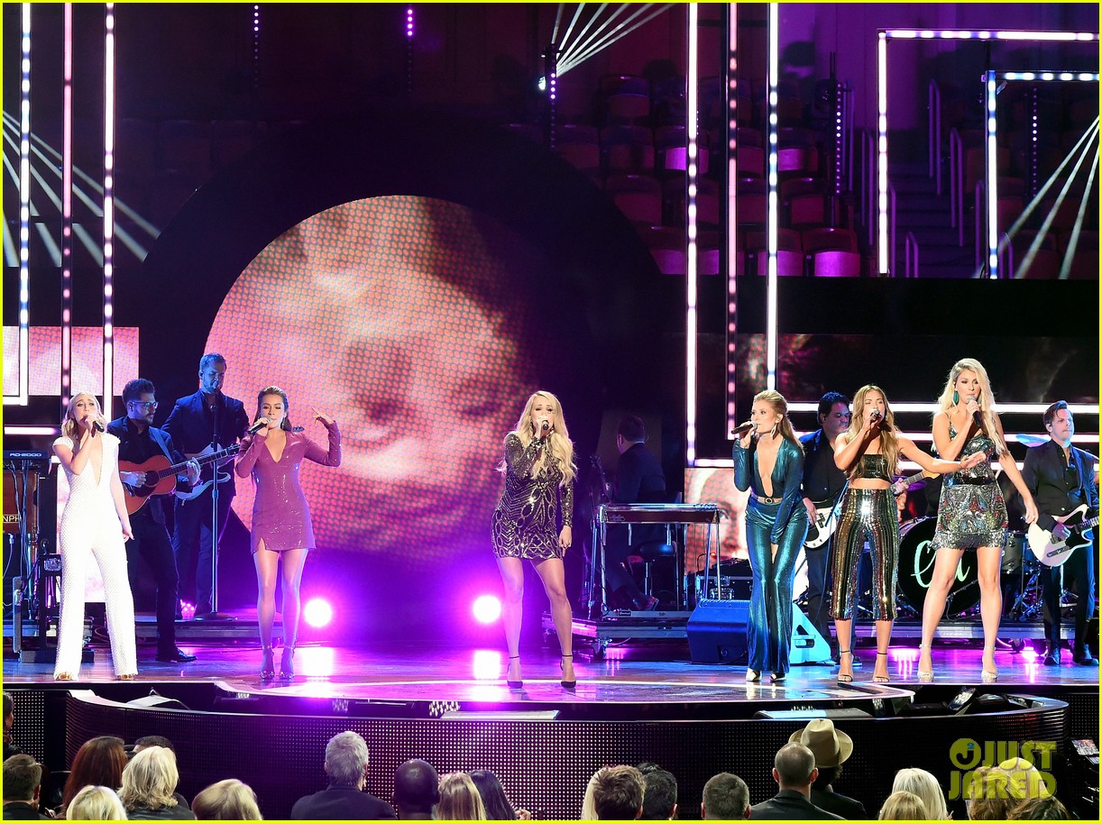Pregnant Carrie Underwood Miranda Lambert Amp More Get