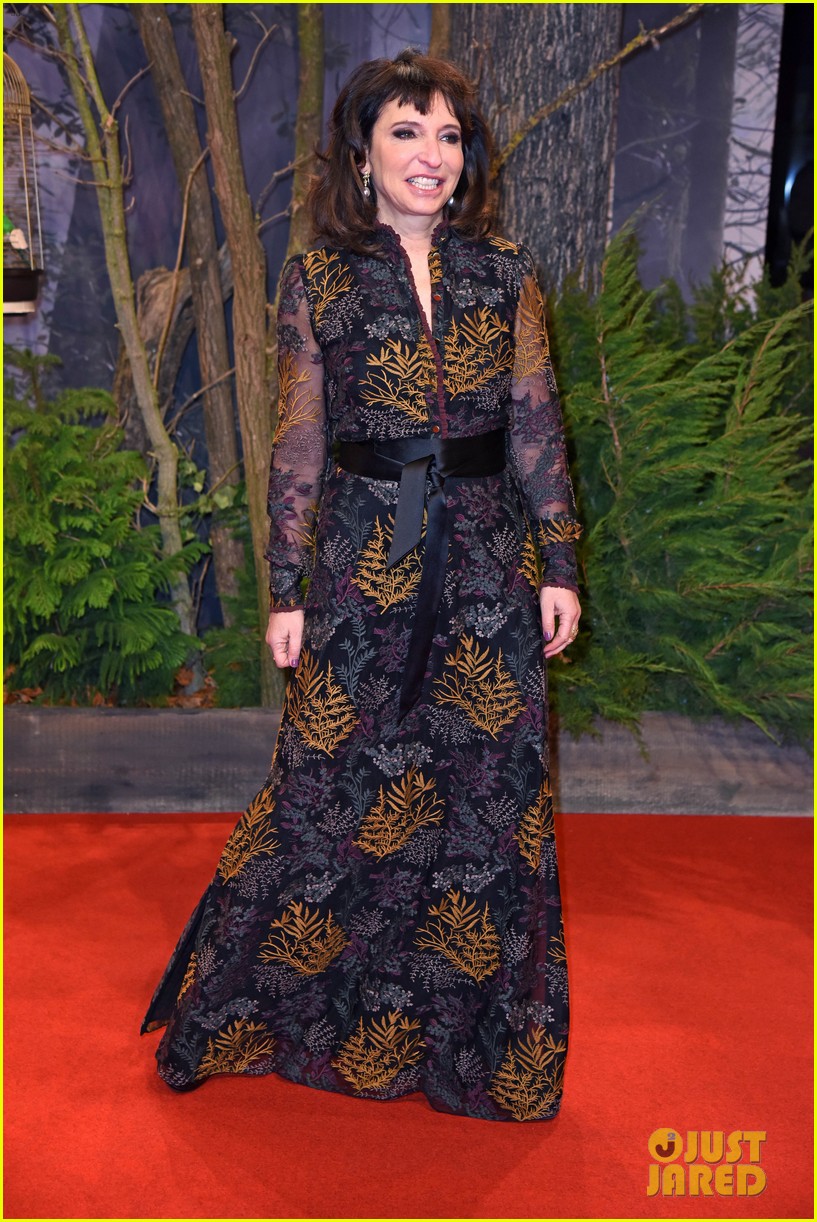 Sandra Bullock Stuns on Red Carpet at 'Bird Box' Berlin Premiere: Photo