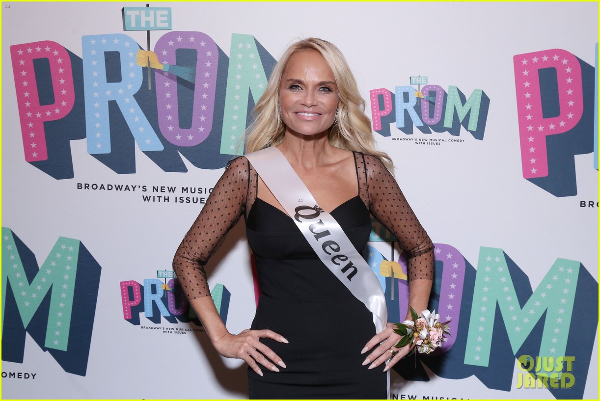 Kristin Chenoweth Is Crowned Prom Queen at Broadway�s �The