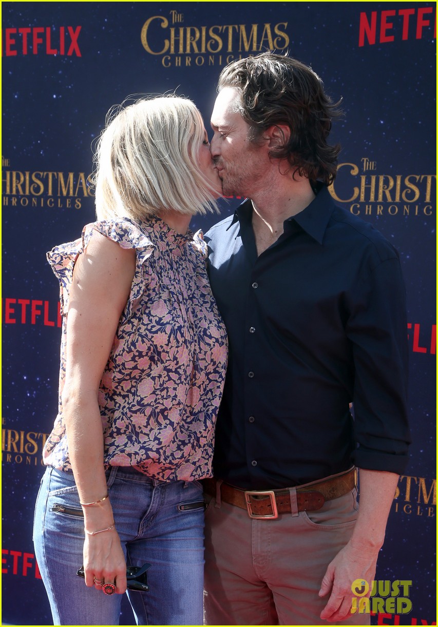 Oliver Hudson & Wife Erinn Bartlett Couple Up at 'The Christmas