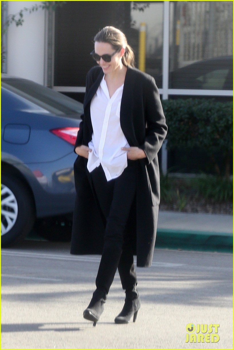 Angelina Jolie Is All Smiles Arriving at Burbank Airport!: Photo