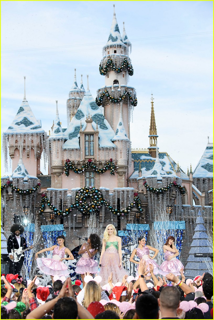 Disney's Christmas Parade 2018 Performers & Songs Lineup! Photo