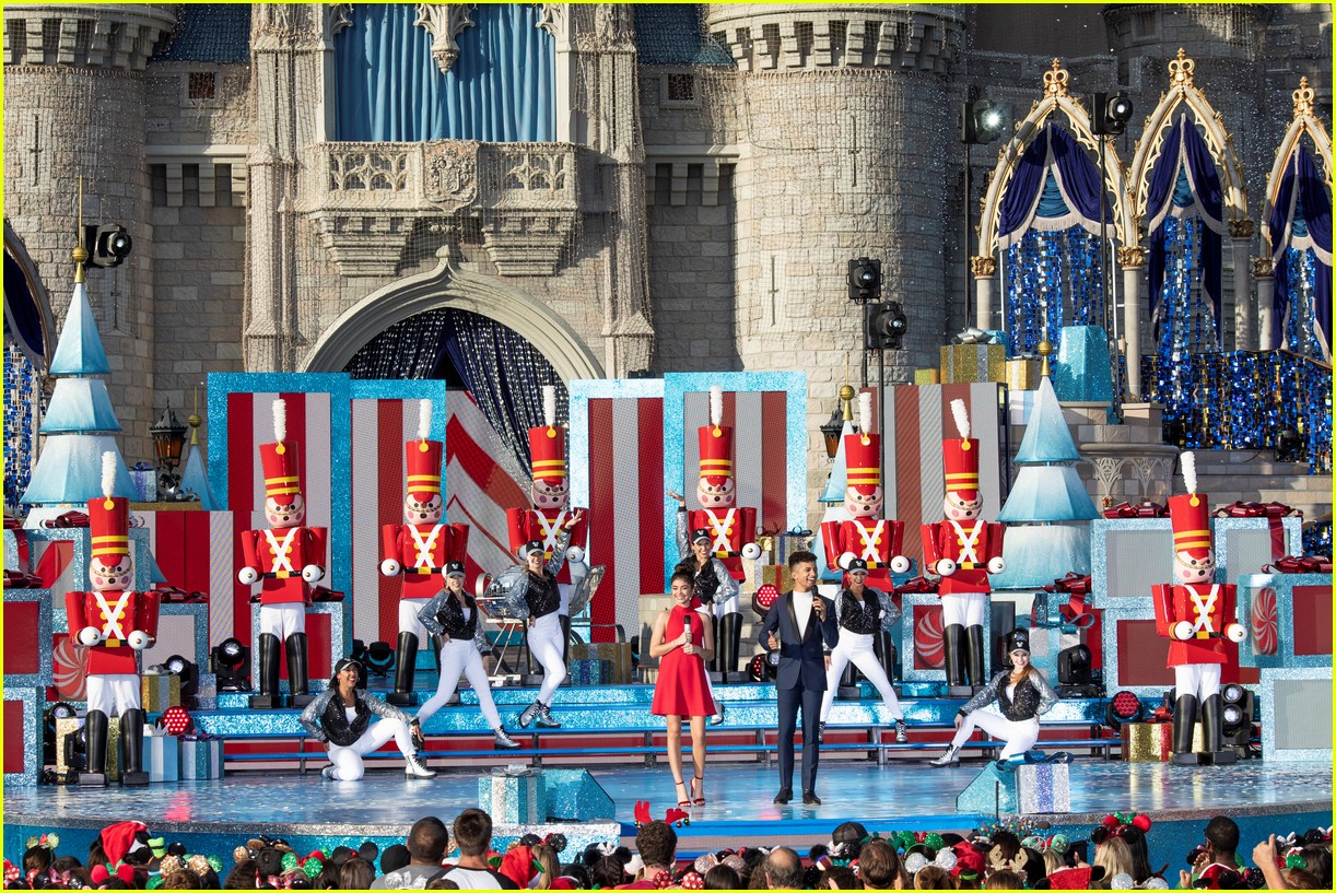 Disney's Christmas Parade 2018 Performers & Songs Lineup! Photo