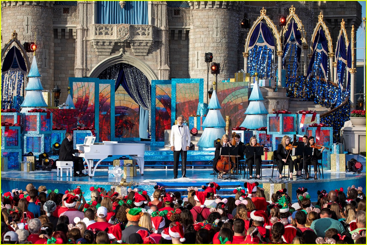 Disney's Christmas Parade 2018 Performers & Songs Lineup! Photo
