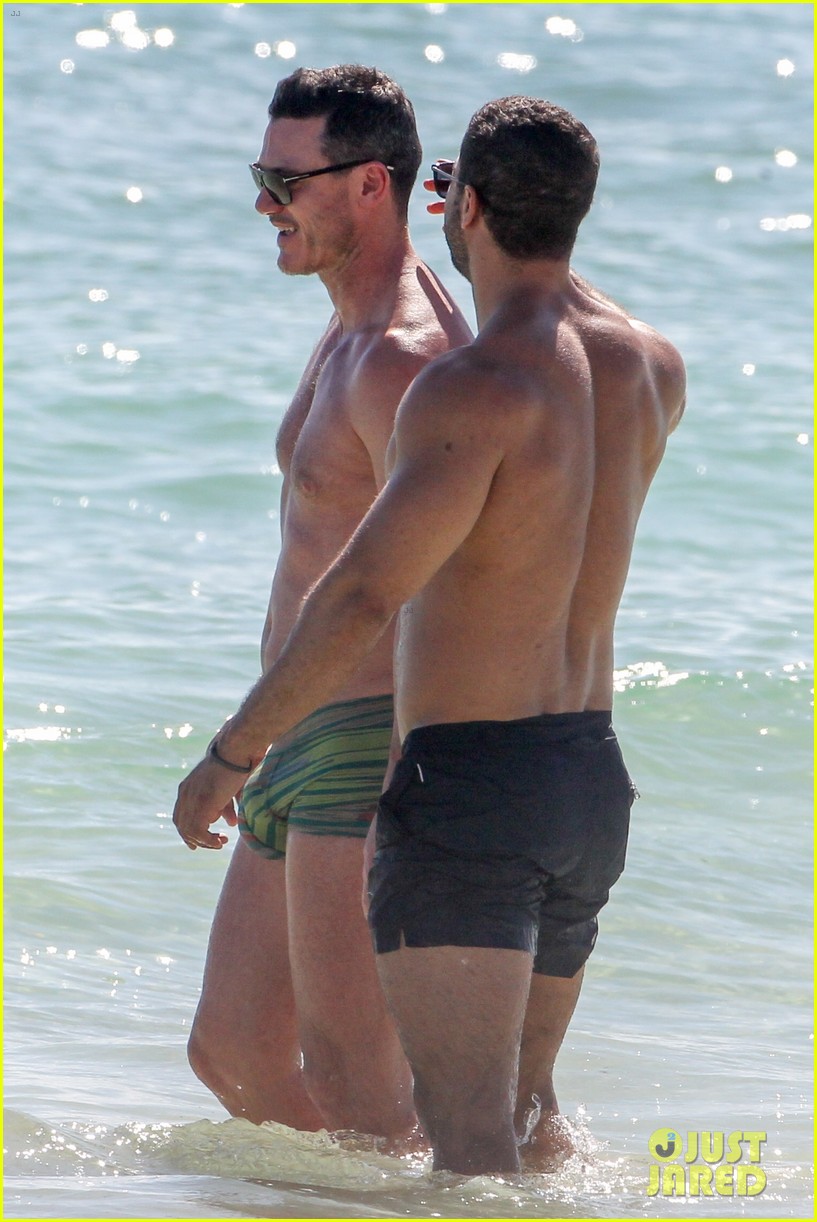 Luke Evans & Boyfriend Victor Turpin Bare Their Shirtless Bodies, Look So Cute Together During