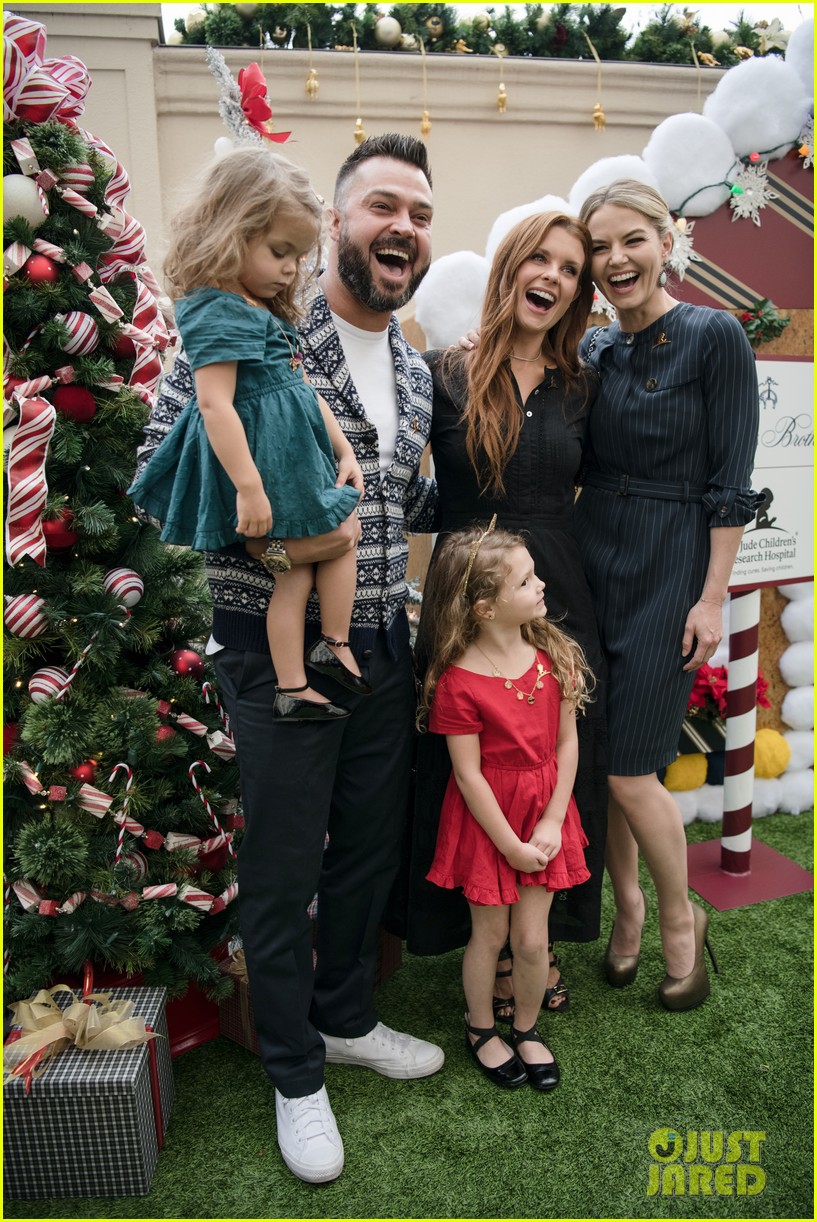 Sofia Vergara, Elizabeth Olsen & Jennifer Morrison Step Out for Brooks