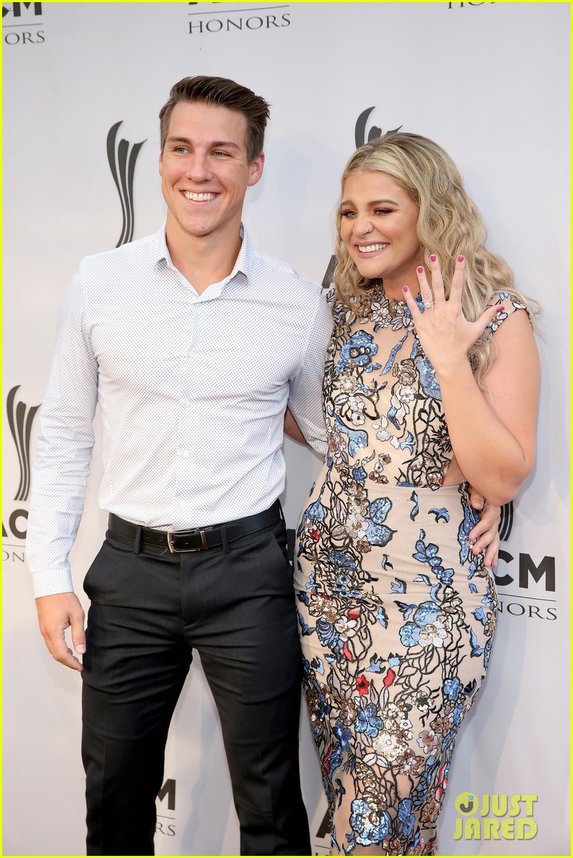 Lauren Alaina & Fiance Alex Hopkins Split, End Engagement Photo