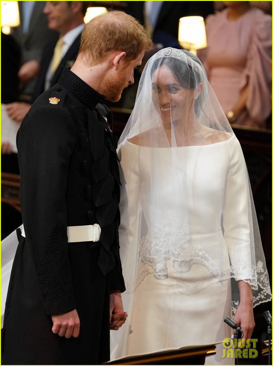 anna wintour meghan markle wedding dress