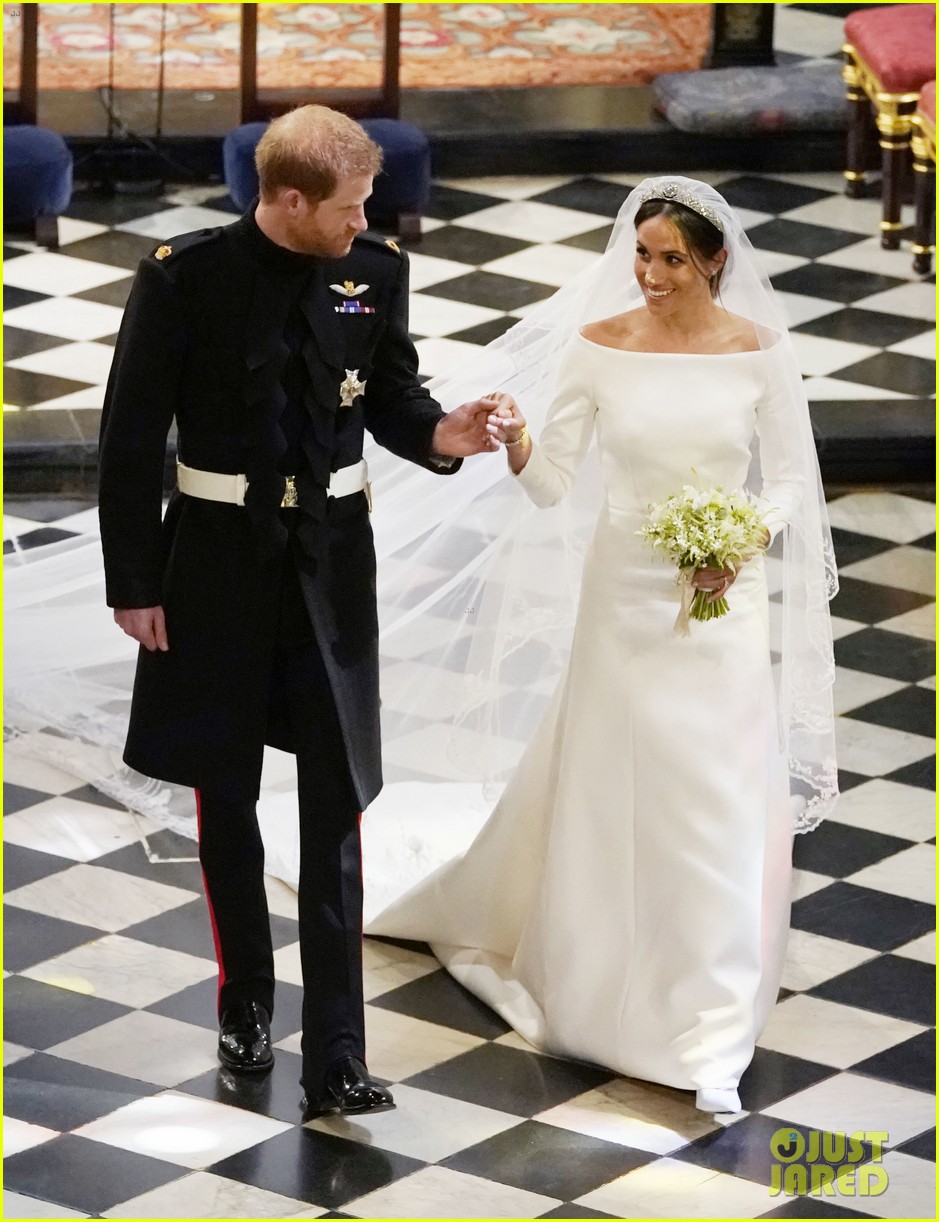 anna wintour meghan markle wedding dress