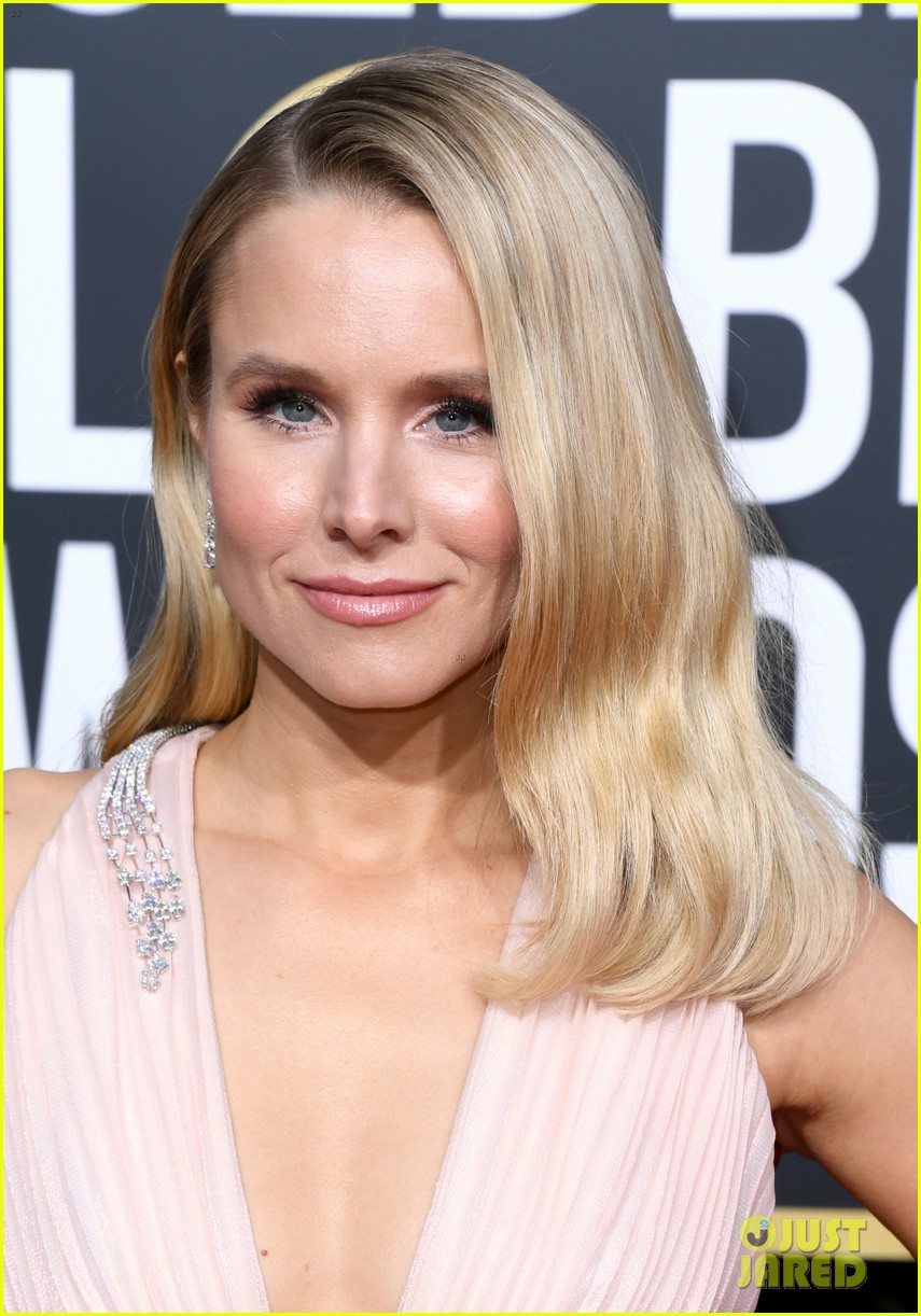 Kristen Bell Husband Dax Shepard Pose For Cute Photos At Golden