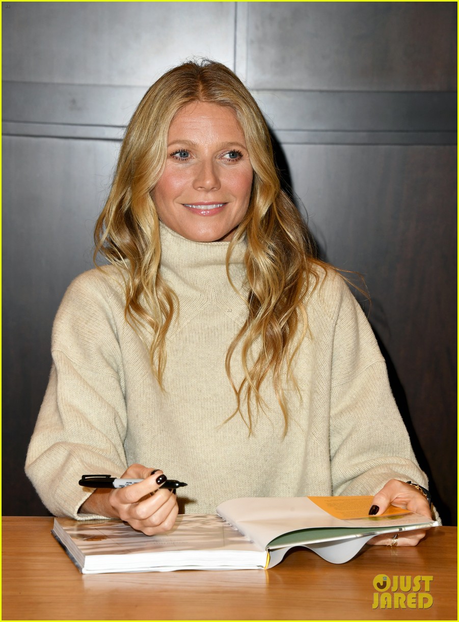 Gwyneth Paltrow Steps Out For 'The Clean Plate' Book Signing: Photo