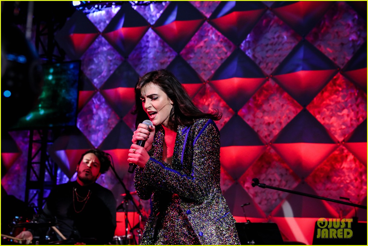 Lindsay Lohan & Robin Thicke Attend Marriott Marquis' New Year's Eve