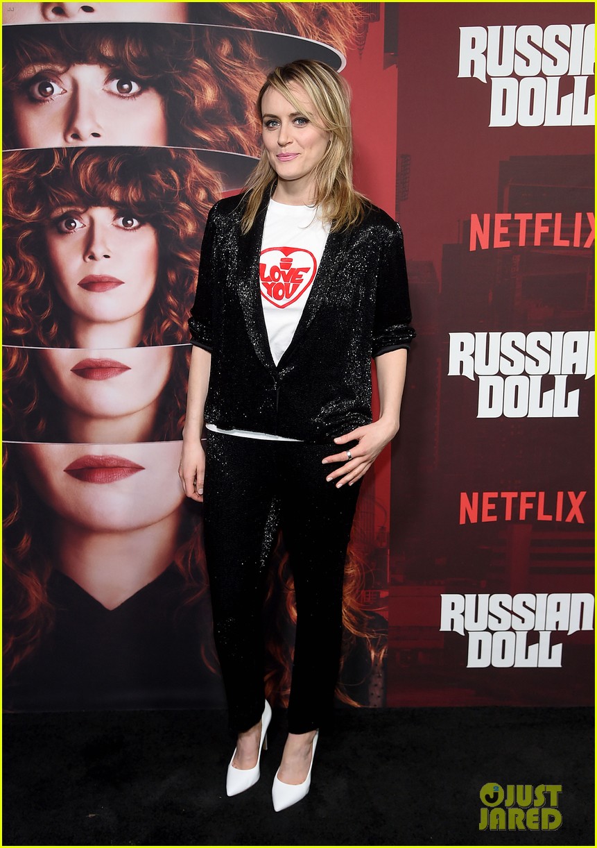 Natasha Lyonne & Amy Poehler Hit the Red Carpet at 'Russian Doll