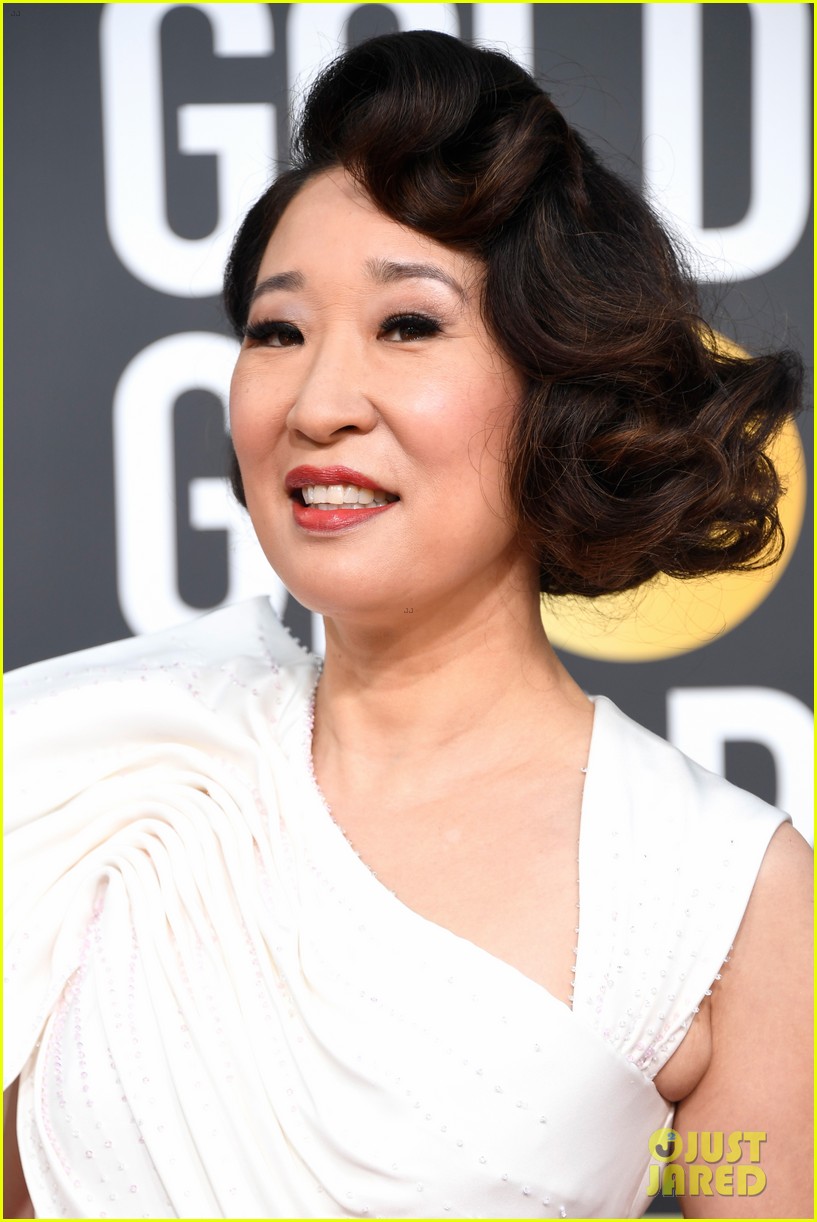 Co-Hosts Sandra Oh & Andy Samberg Hit the Red Carpet at Golden Globes