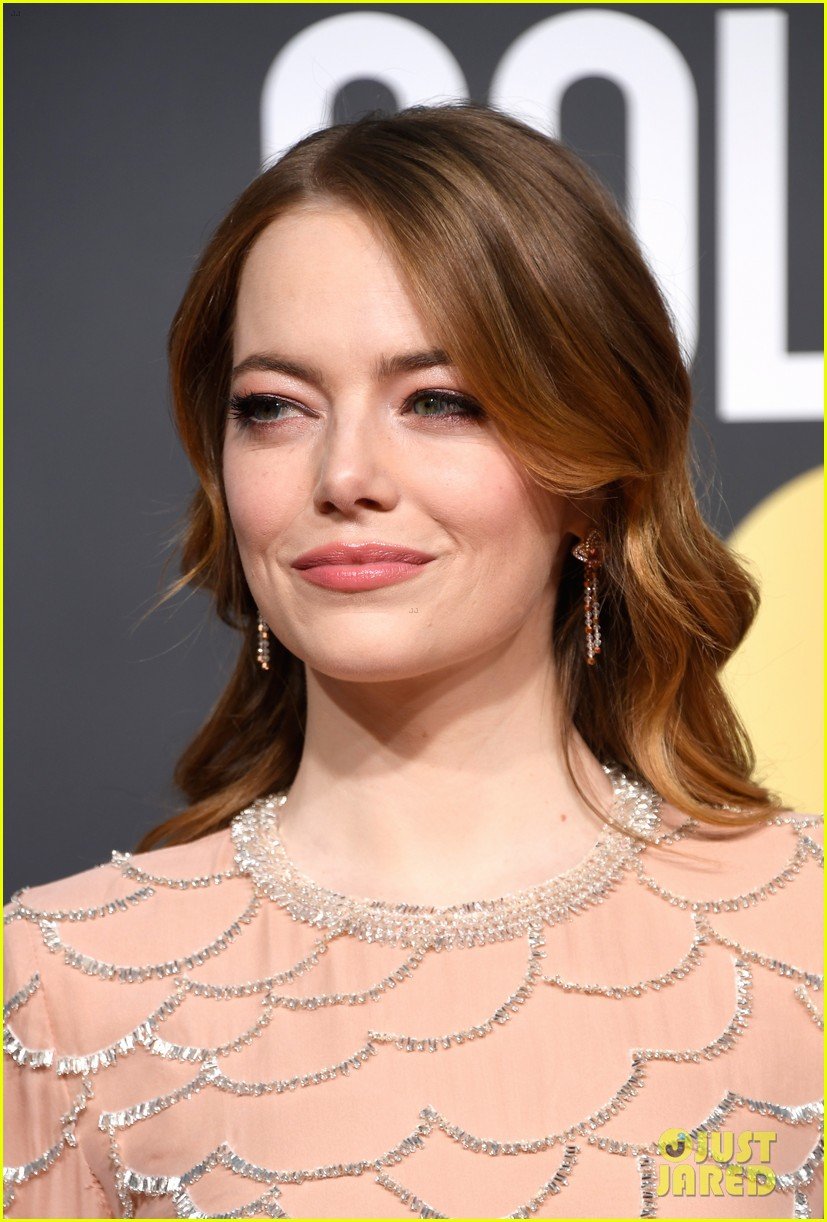 Emma Stone Yells 'I'm Sorry' During Golden Globes 2019 Opening