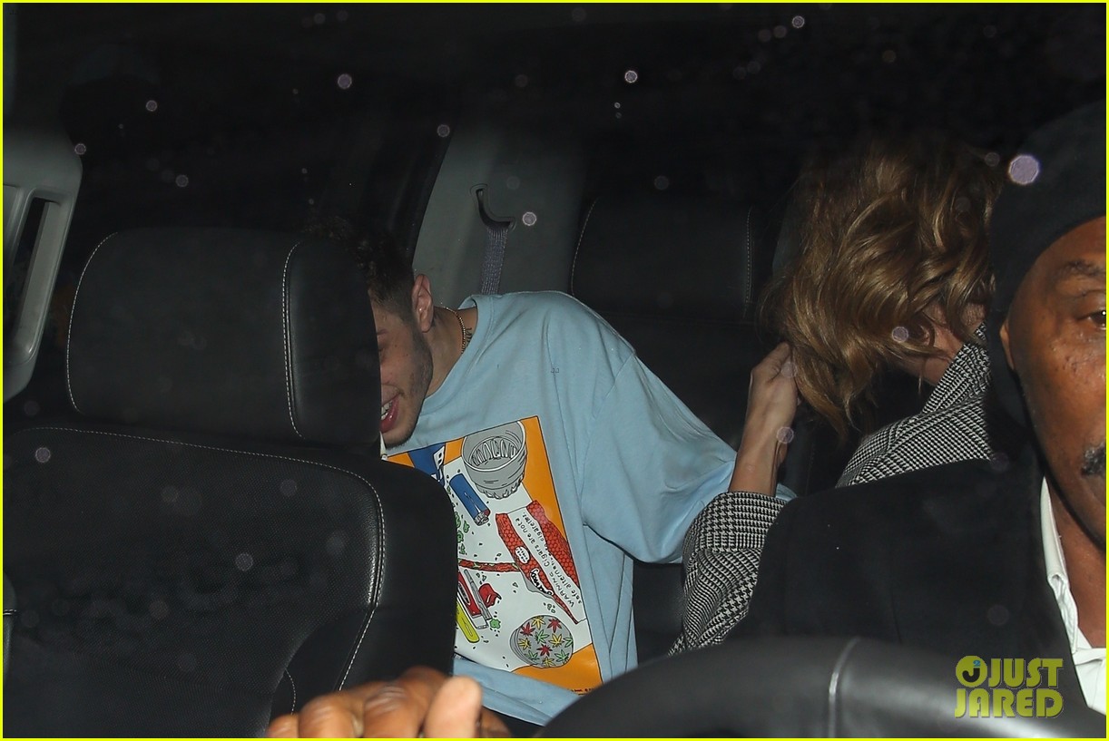 Kate Beckinsale & Pete Davidson Hold Hands After His Comedy Show: Photo 4221720 | Kate ...1222 x 817