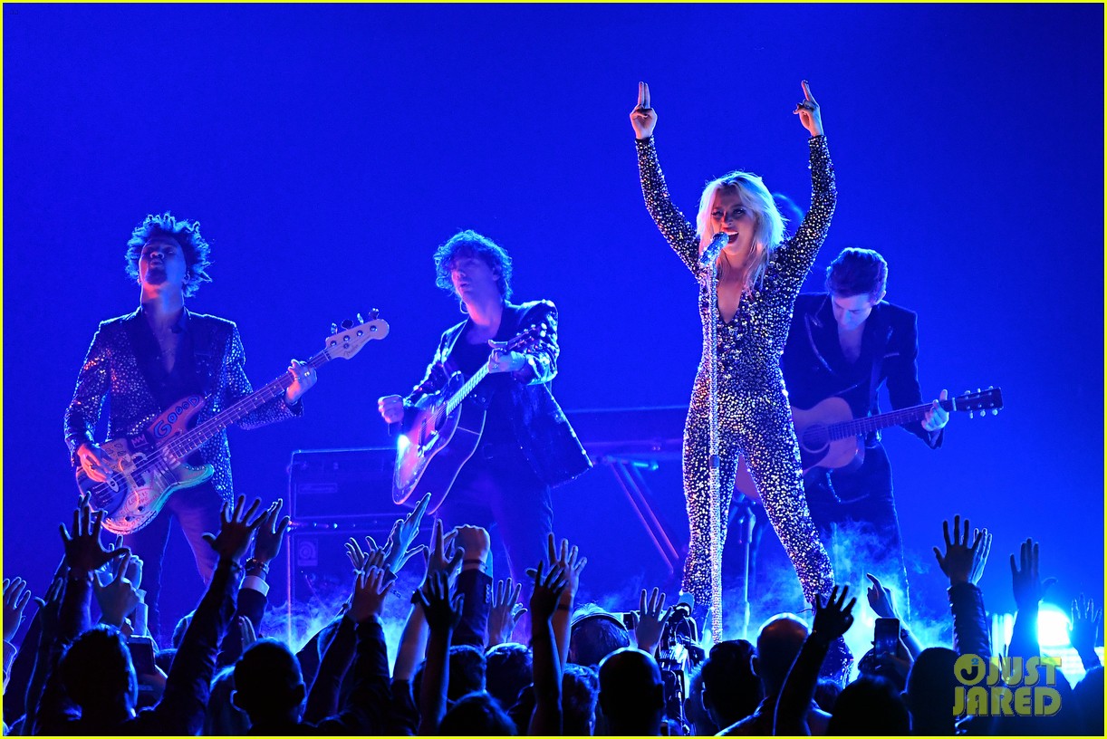 Lady Gaga Performs 'Shallow' Live at Grammys 2019 (Video) Photo