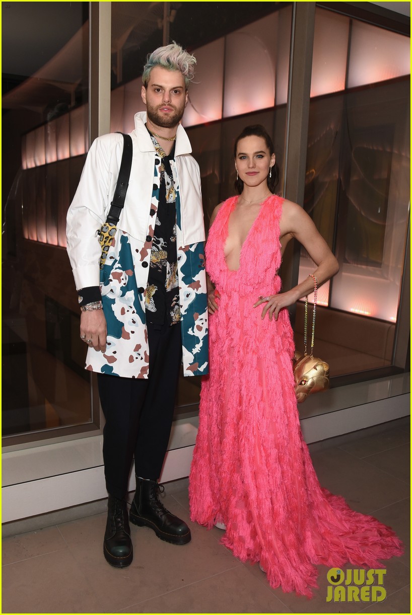 Sophie Turner & Joe Jonas Couple Up at Republic Records Grammys After