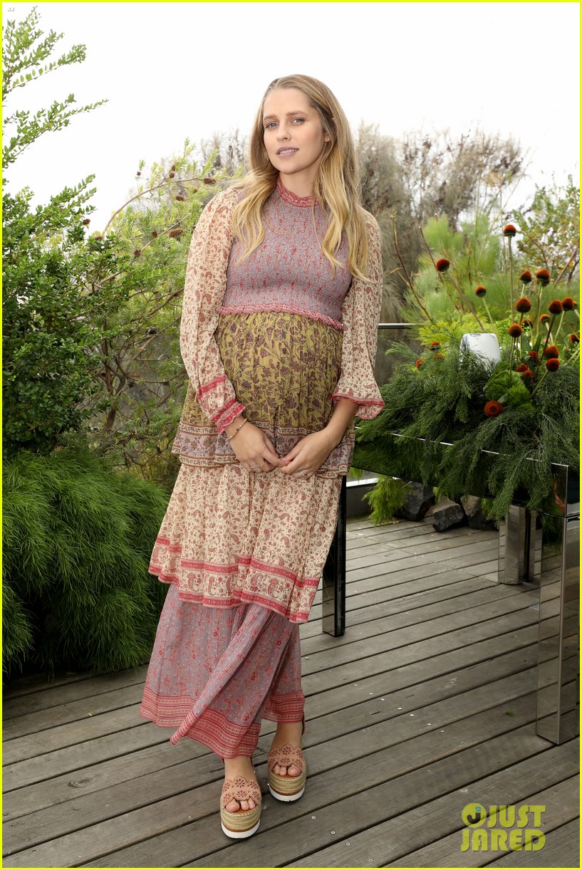 Pregnant Teresa Palmer & Hubby Mark Webber Couple Up at David Jones