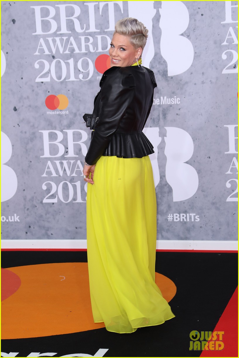 Special Honoree Pink Arrives for BRIT Awards 2019! Photo 4241586
