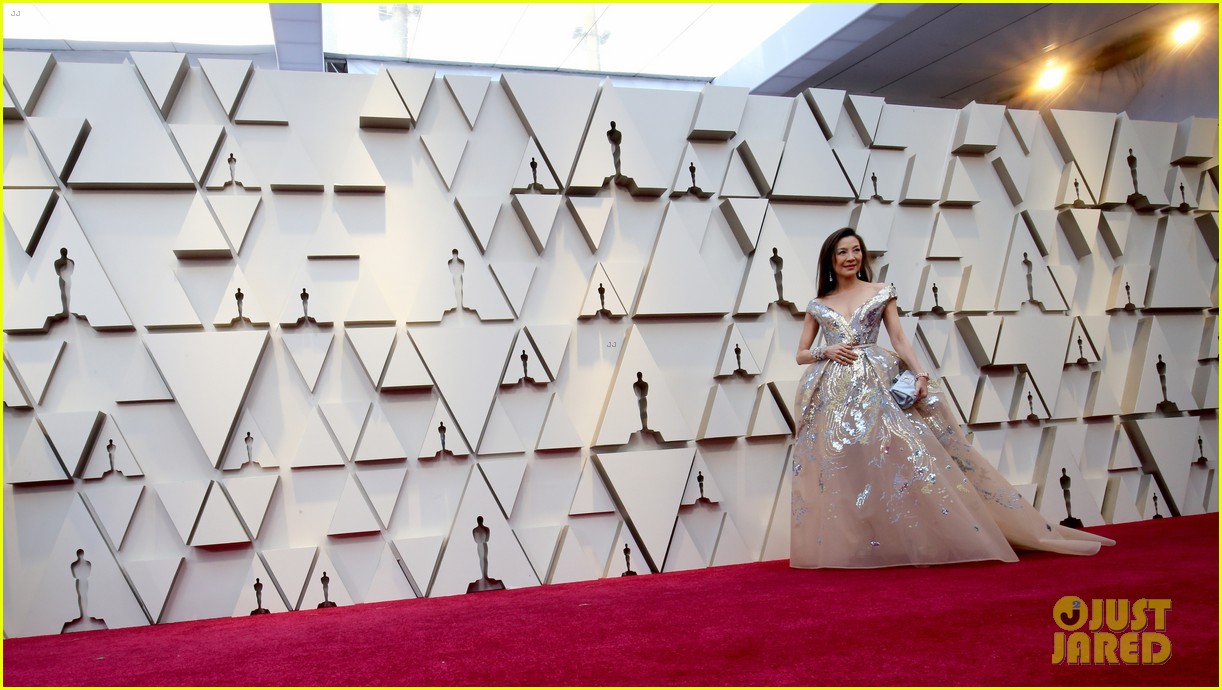 Michelle Yeoh Sparkles In Ball Gown at Oscars 2019 With Awkwafina