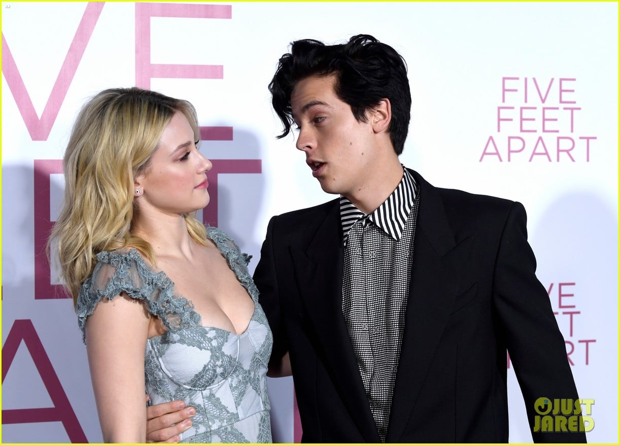 5 feet apart premiere