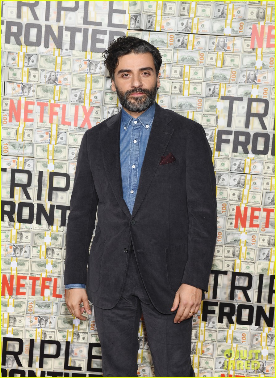 Ben Affleck Charlie Hunnam Oscar Issac Suit Up For Triple