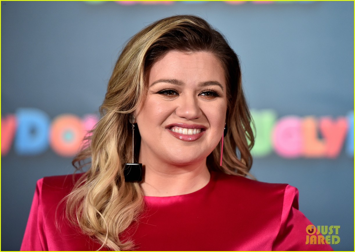 Kelly Clarkson Nick Jonas Team Up To Promote Uglydolls Photo