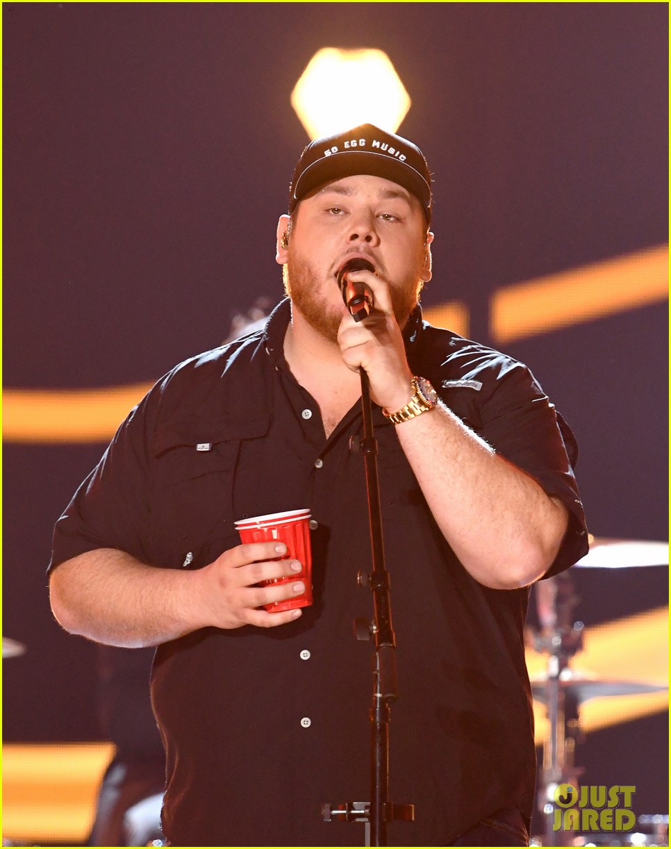 Dierks Bentley Amp Chase Rice Attend The Acm Awards 2019