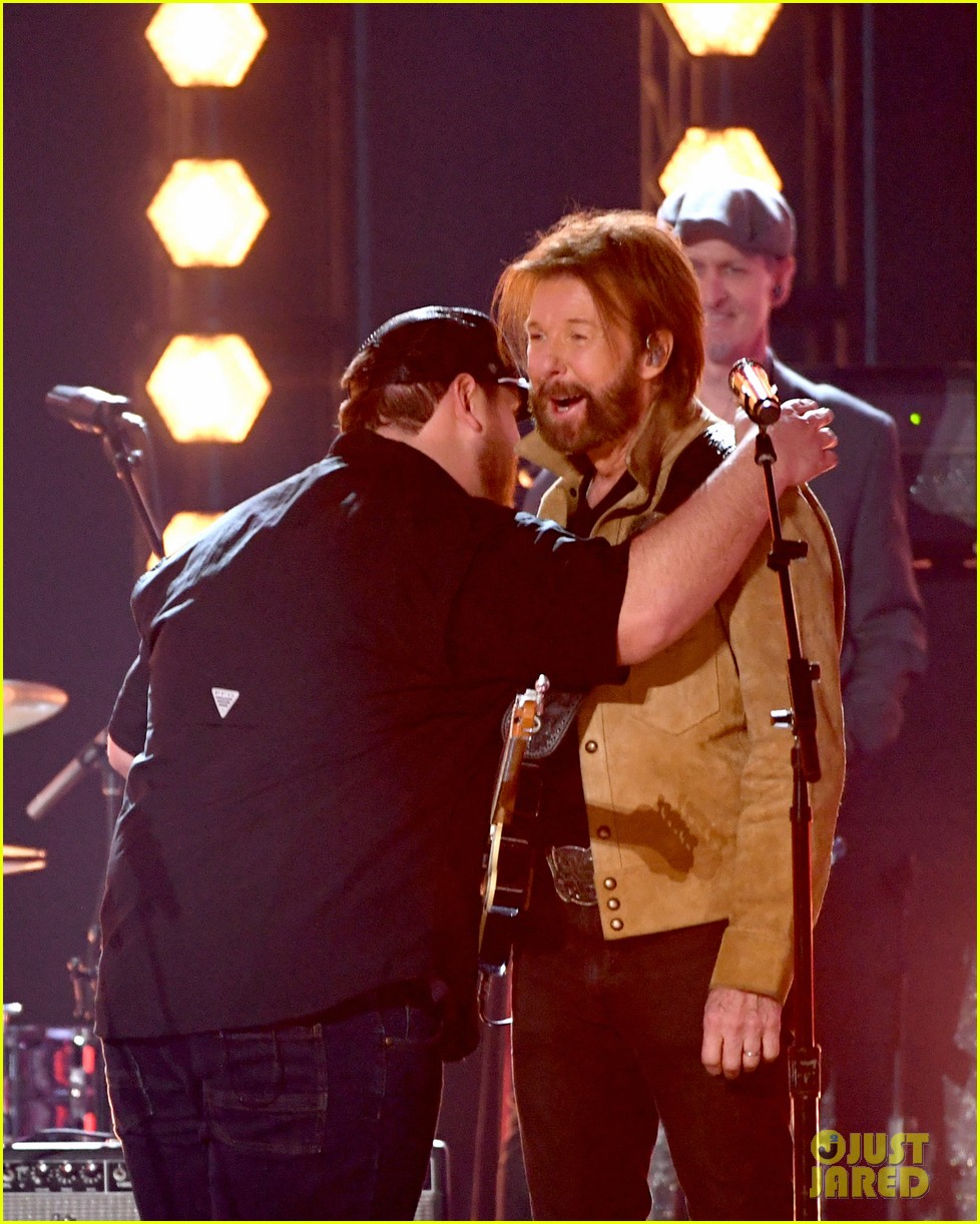 Dierks Bentley Amp Chase Rice Attend The Acm Awards 2019