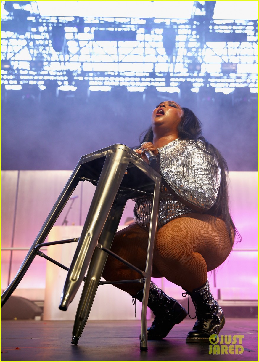 Lizzo Rocks Sparkling Bodysuit for Coachella 2019 Performance! Photo