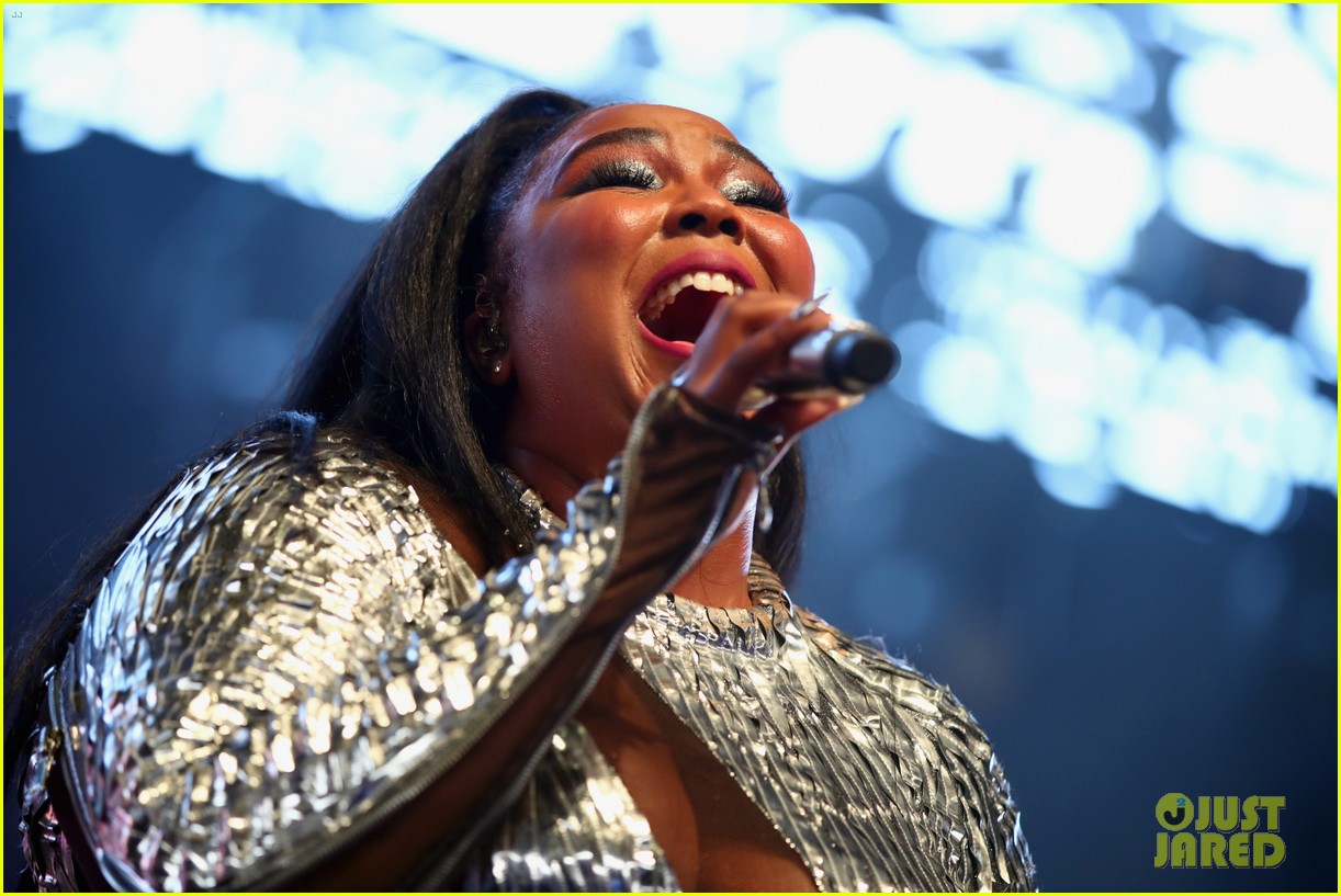 Lizzo Rocks Sparkling Bodysuit for Coachella 2019 Performance! Photo