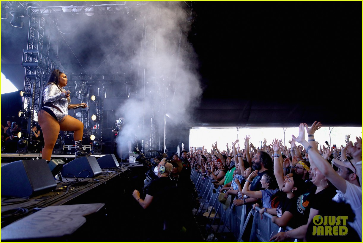 Lizzo Rocks Sparkling Bodysuit for Coachella 2019 Performance! Photo