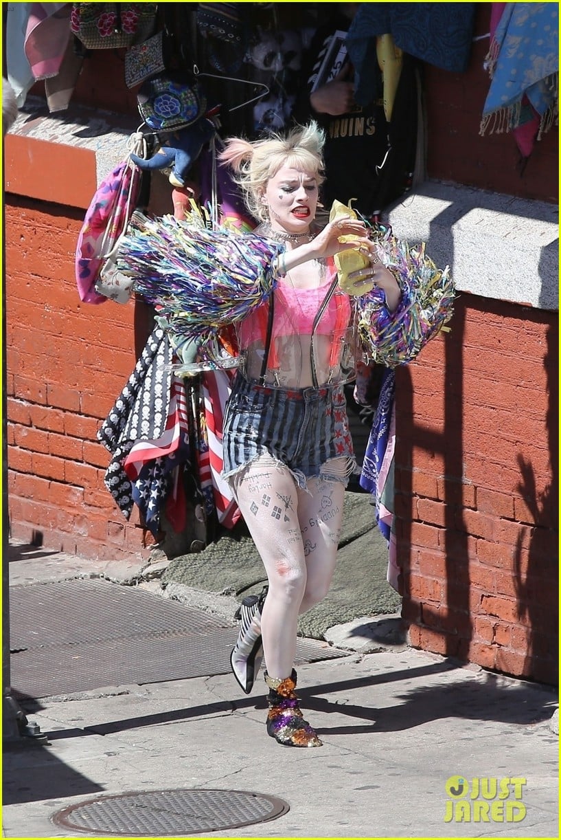 Margot Robbies Harley Quinn Eats Her Sandwich During an 