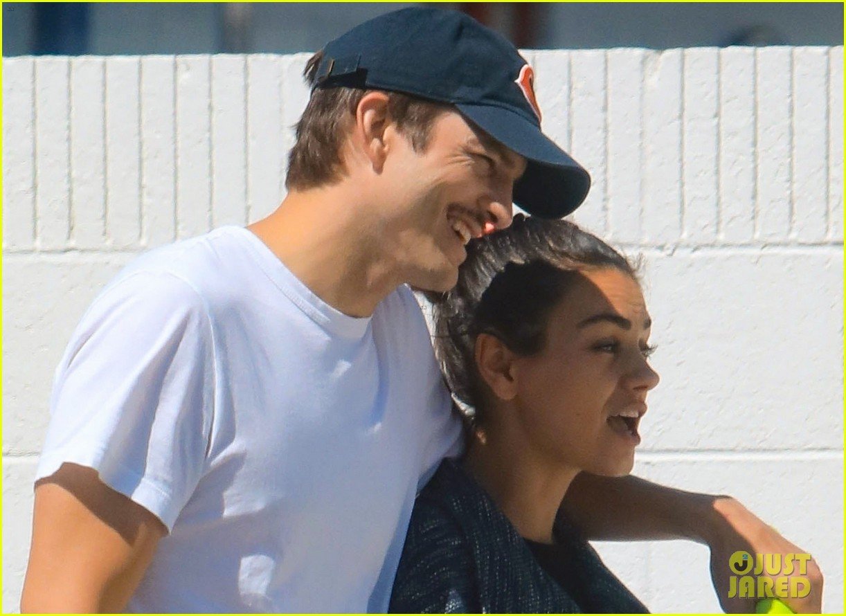Ashton Kutcher Mila Kunis Show Some Pda While Out In La Photo