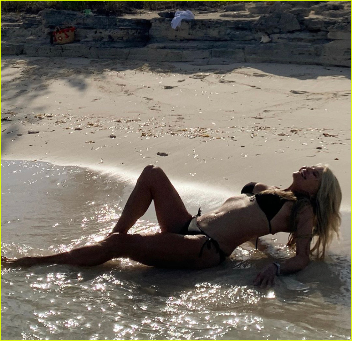 Christie Brinkley, 61, Shows Off Her Toned Bikini Body on 