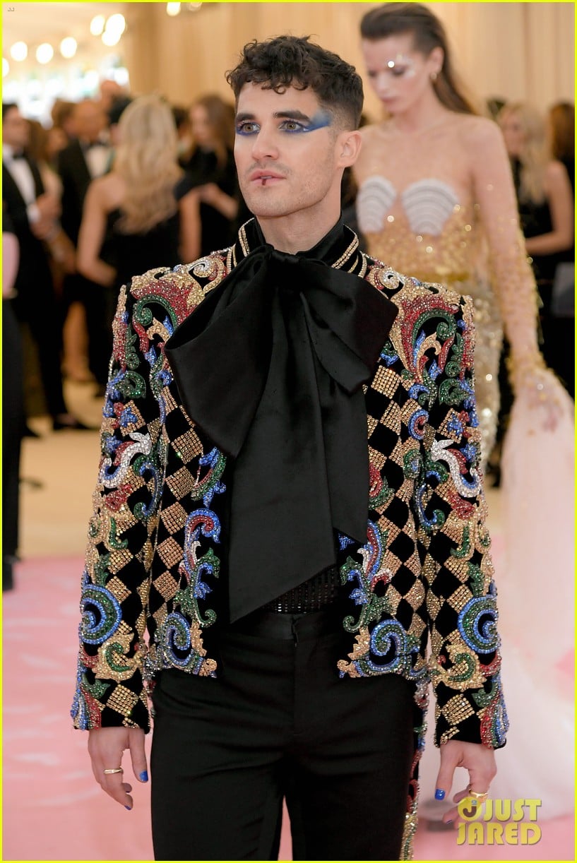 darren-criss-met-gala-2019-06.jpg