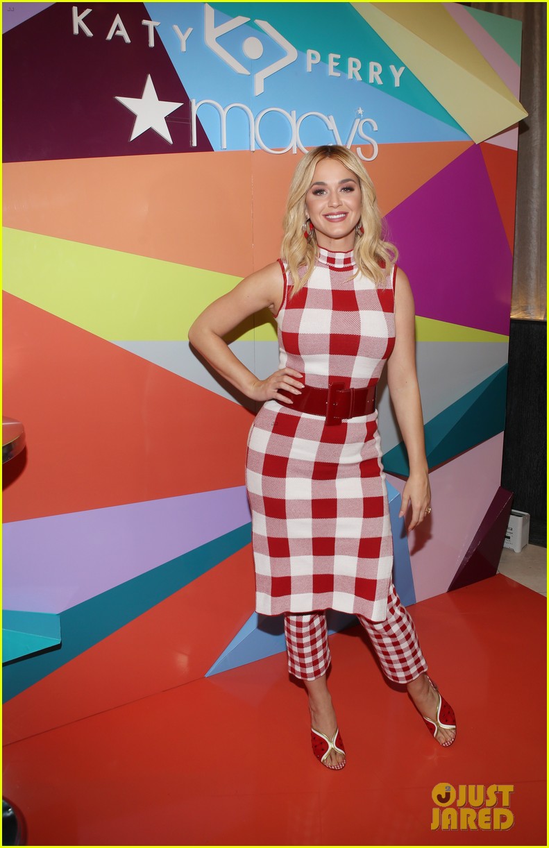 Katy Perry Heads Out for Ice Cream After a Macy's Meet & Greet in NYC